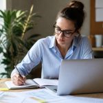 Community manager en freelance : missions, tarifs et conseils pour réussir lancé son activité